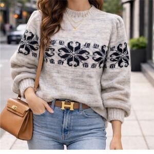 Crewneck Patterned Sweater - Light Gray with Black Motif